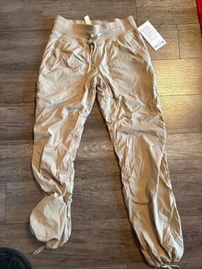 lululemon athletica dance studio MR lined pants regular size 6 NWT